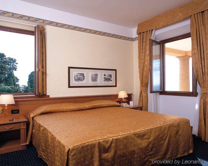 Hotel Villa Vecchia Monte Porzio Catone Δωμάτιο φωτογραφία